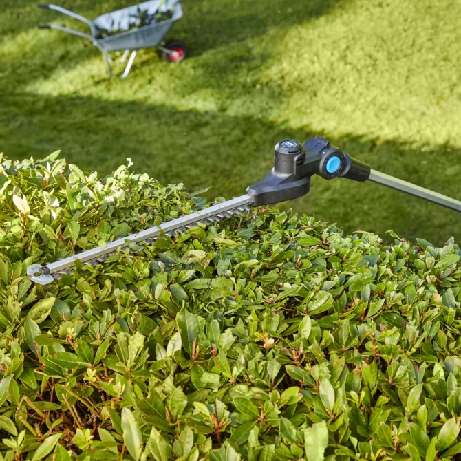 Mac Allister MPHT1845-Li 18V Cordless 450mm Pole hedge trimmer